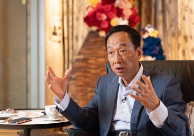 鴻海股價狂跌22% 郭台銘：已進入備戰狀態