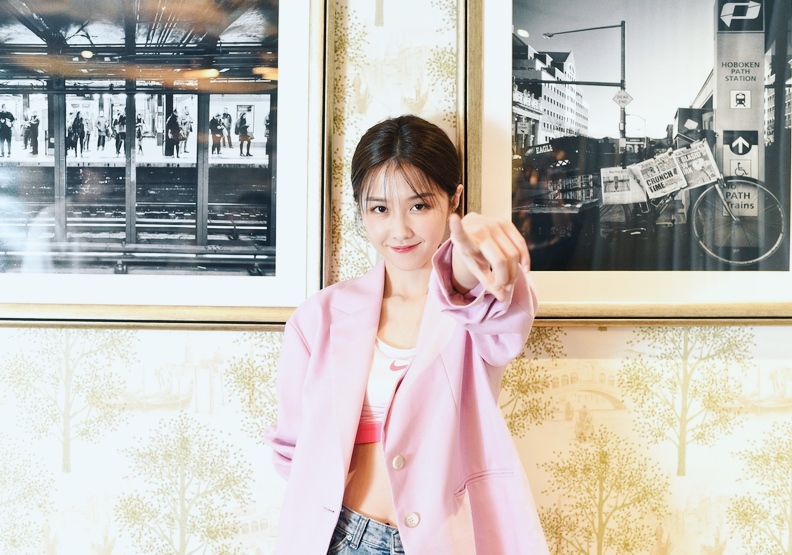 邵雨薇：生活中與其等待暴雨過去，不如學會在雨中跳舞_img_3