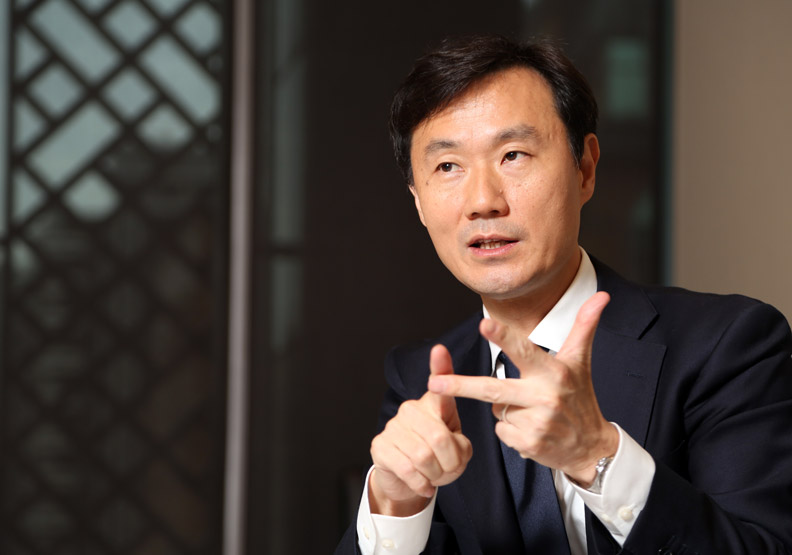 日本樂天銀行執行董事佐伯和彥。