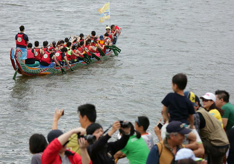 時至今日，划龍舟競賽依舊盛行。／圖片來源：flickr