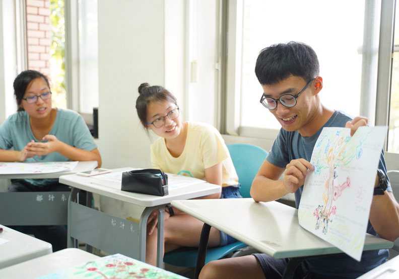 成大的「幸福學」通識課注重體驗、分享。