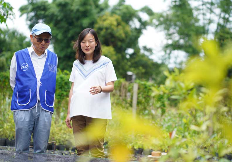 寶成集團執行長蔡佩君（右）。