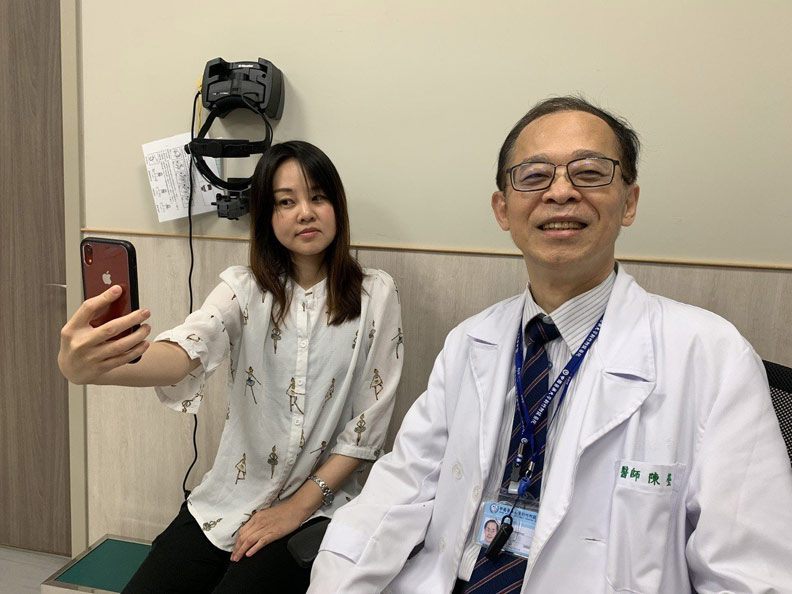 35歲女常打燈直播,東西看不清楚才發現罹「網紅白內障」_img_1