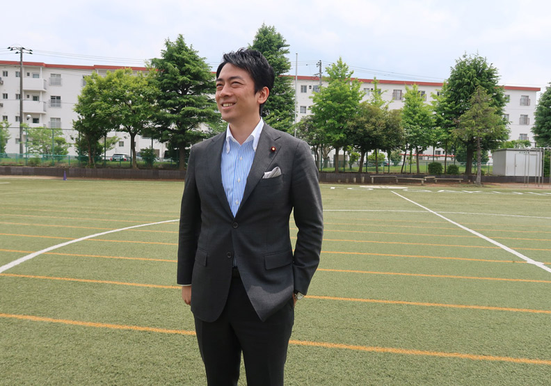 安倍晉三還沒下台,高顏值接班人已經呼之欲出_img_3