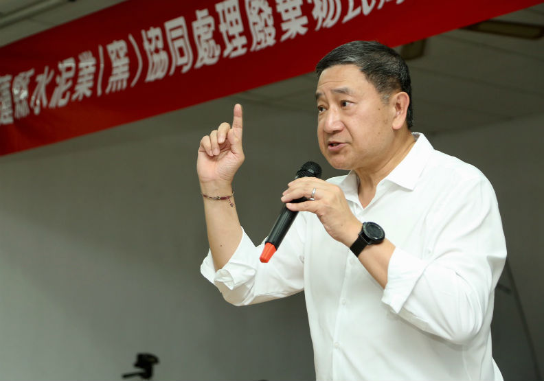 花蓮變垃圾山臭氣沖天，台泥想幫忙燒卻踢到鐵板？_img_4