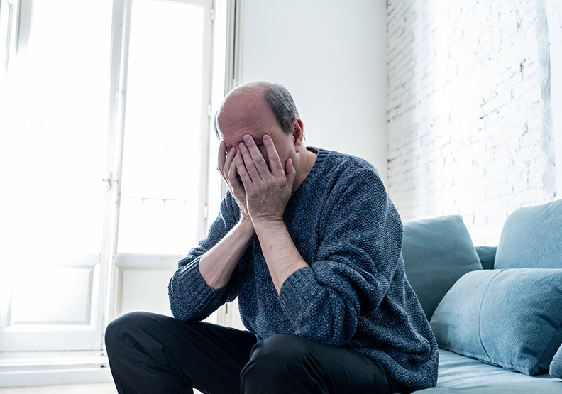 一家之主的眼淚：生病時明明沒那麼堅強，卻在兒女面前故作灑脫...