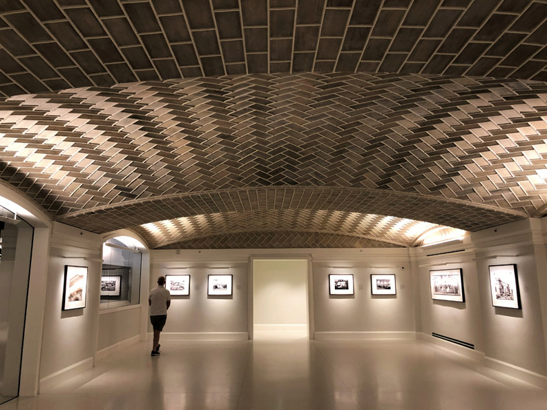 前身是圖書館!翻修歷史建築,眾所矚目的蘋果門市開幕了_img_10