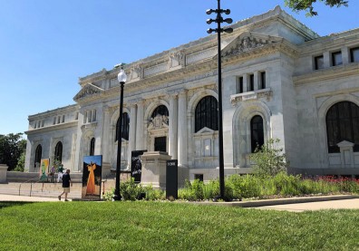 前身是圖書館！翻修歷史建築，眾所矚目的蘋果門市開幕了