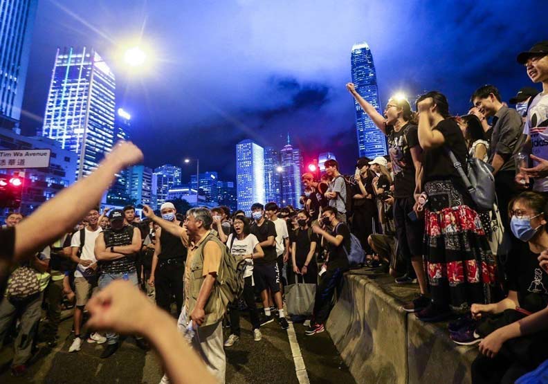 港人抗爭成功制止《逃犯條例》修訂。