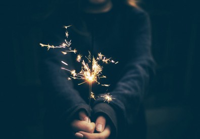 愛情蘊含多少絢爛，卻也是一場最不公平的交易