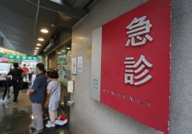 桃園醫院群聚疫情擴散！案881因看牙確診，長庚：病患從急診入院