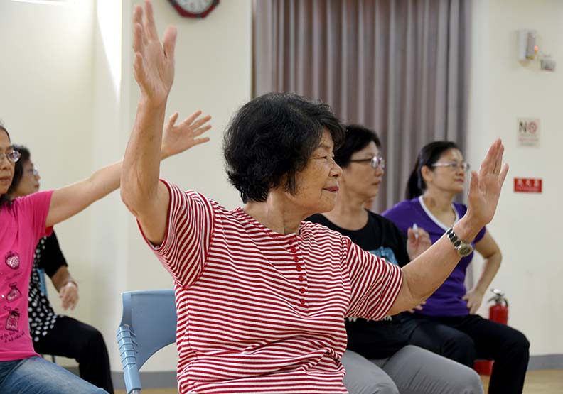 帶長輩一步步往前走：肌耐力訓練運動