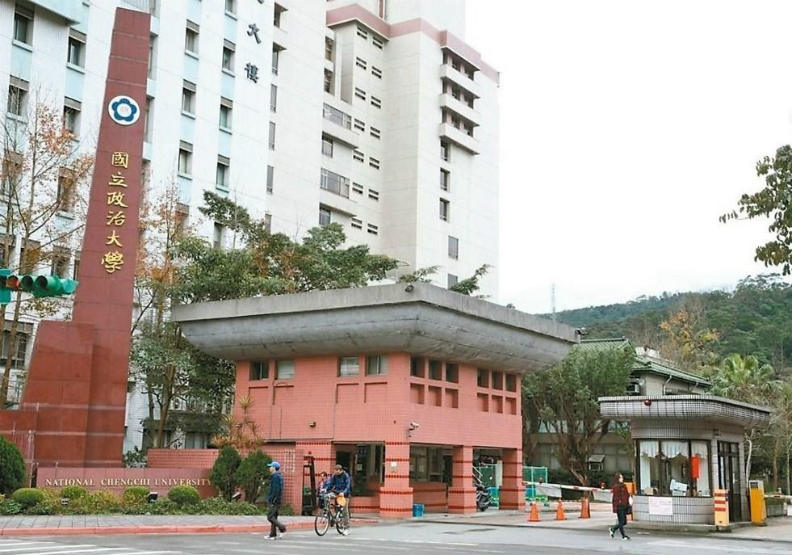 政治大學研議「員額分配草案」，擬計算校內各系所每學年「貢獻」及「資源使用」數值，若資源使用高於貢獻，即使系所未來有教師退休，也遇缺不補。
