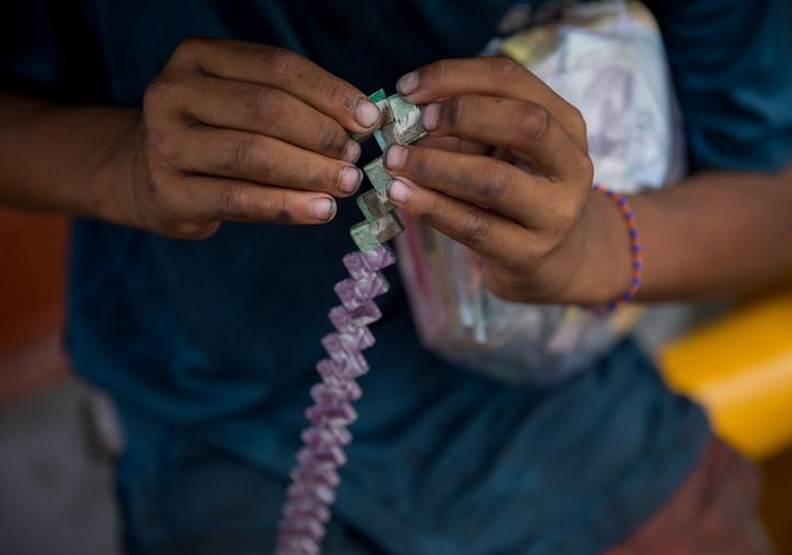 窮得只剩下錢?委內瑞拉通膨至今的慘痛代價_img_4