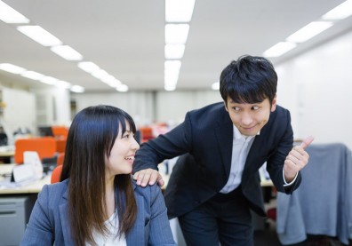 學會「自嘲」，主宰自己的傲慢！