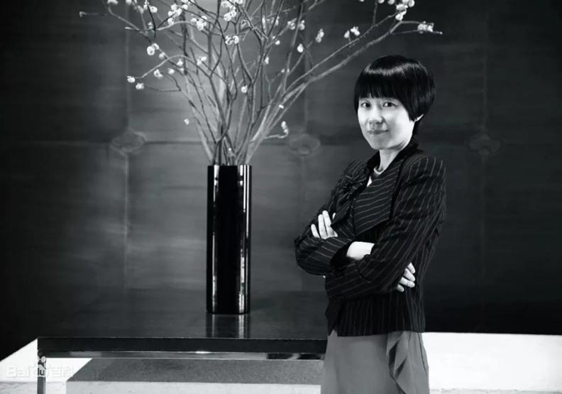 有「商界花木蘭」之稱的羅靜，因涉及金融詐騙被拘捕。摘自網路