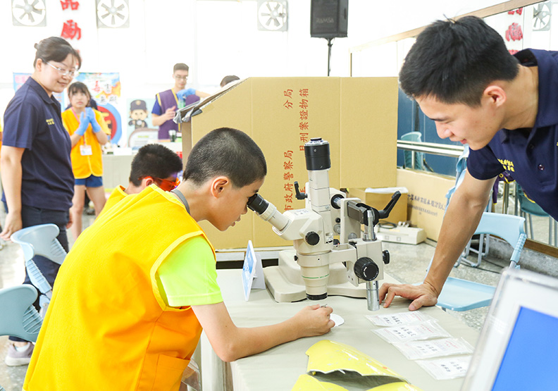 新北警CSI偵探營 青少年體驗犯罪現場_img_3