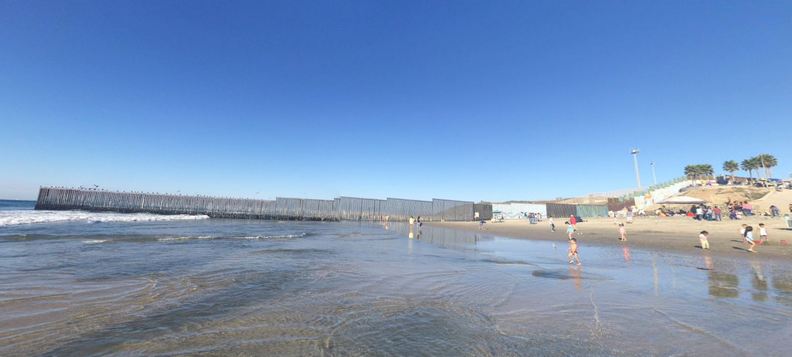 超越藩籬的愛!美墨邊境孩子開心樂玩蹺蹺板_img_2