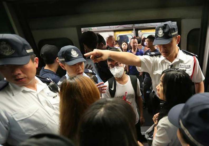 香港三罷衝擊大，港鐵服務受阻，多線暫停服務。取自香港明報