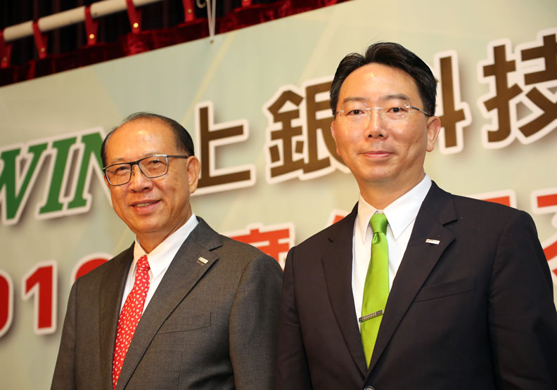 上銀科技總裁卓永財（左）、董事長卓文恒（右）。