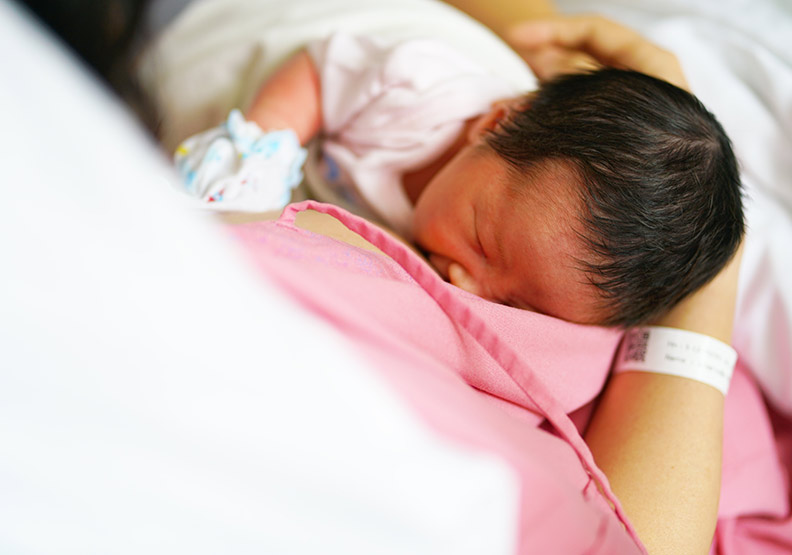 哺育母乳不只對寶寶有好處！美調查：對降低產後憂鬱症風險似有幫助