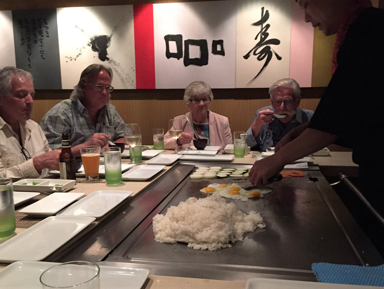 洋蔥火山？美國的日式鐵板燒：視覺與聽覺的饗宴_img_3