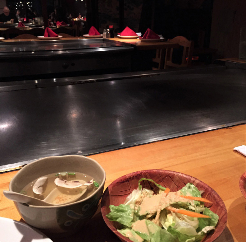 洋蔥火山？美國的日式鐵板燒：視覺與聽覺的饗宴_img_2