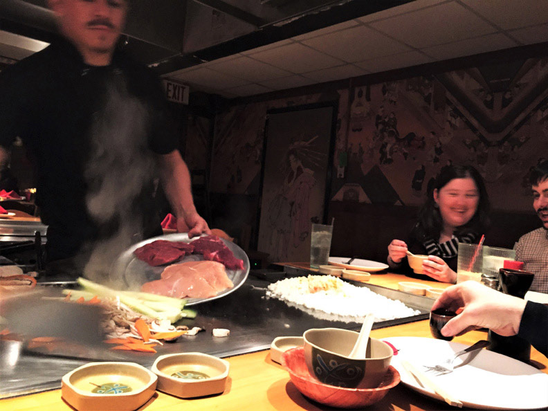 洋蔥火山？美國的日式鐵板燒：視覺與聽覺的饗宴_img_4