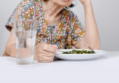 以為食慾不好只是老化症狀？小心慢性淋巴性白血病治療三大迷思