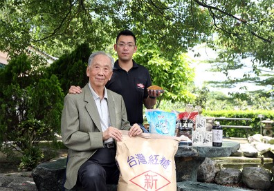 87歲爺爺隔代交棒37歲孫 楊元達讓新南黑糖跨海飄香