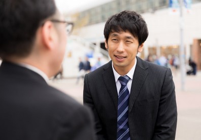 為什麼「只出一張嘴的人」會比腳踏實地努力的人更受青睞？