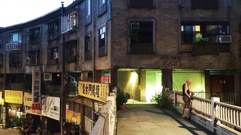 漫遊台北存在最久、也最富設計韻味的「華江社區天橋」_img_6