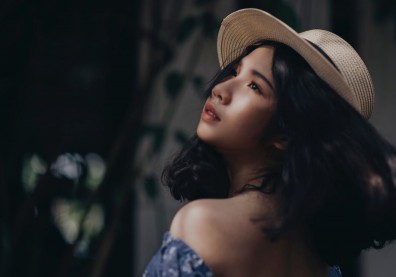 我們把自己磨礪得不怕傷害，卻開始害怕一張OK繃的關懷