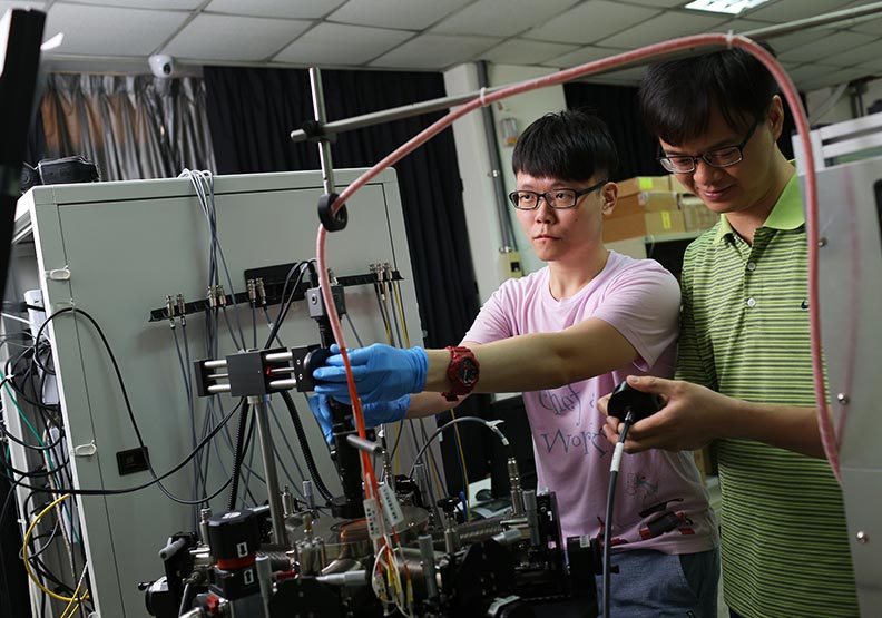 數理化領域擁有基礎科學的研究能量，畢業生在就業市場上反而不容易遭到淘汰。