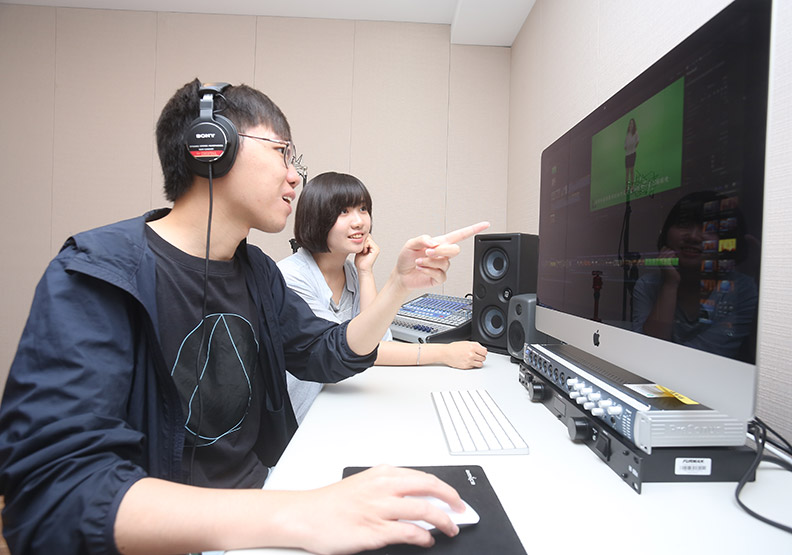 各校傳播系所都鼓勵學生勇於向外探索，用科技幫媒體人說好故事。