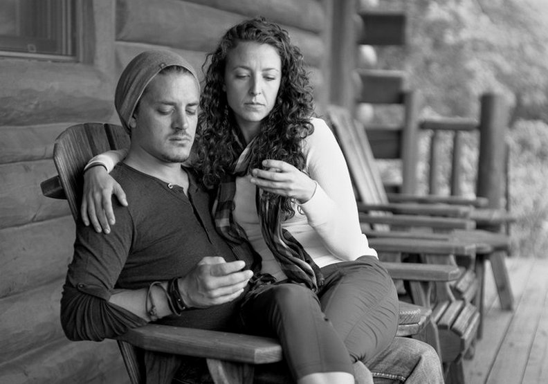 沒有手機的世界?攝影師揭露人們最荒謬空虛的一面_img_13