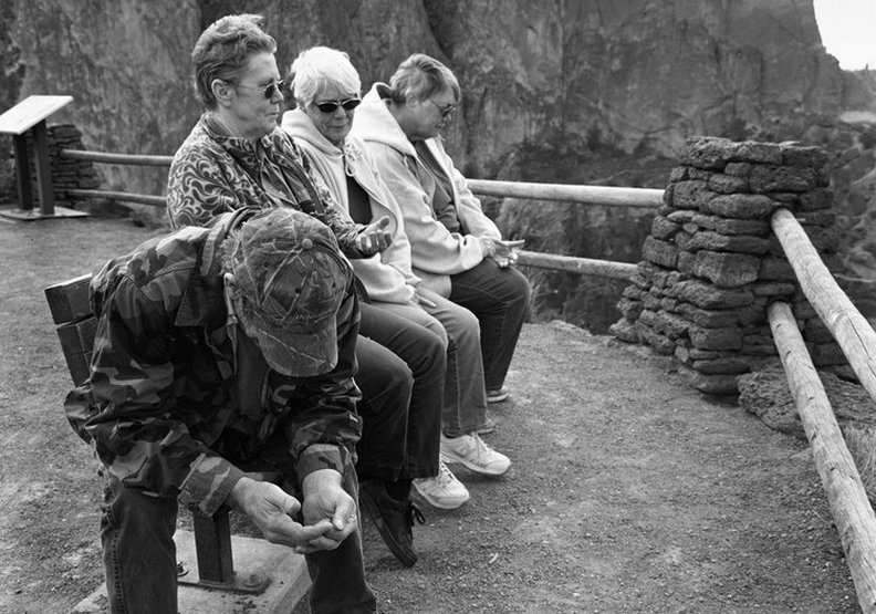 沒有手機的世界?攝影師揭露人們最荒謬空虛的一面_img_10