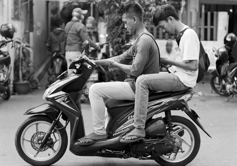 沒有手機的世界?攝影師揭露人們最荒謬空虛的一面_img_5