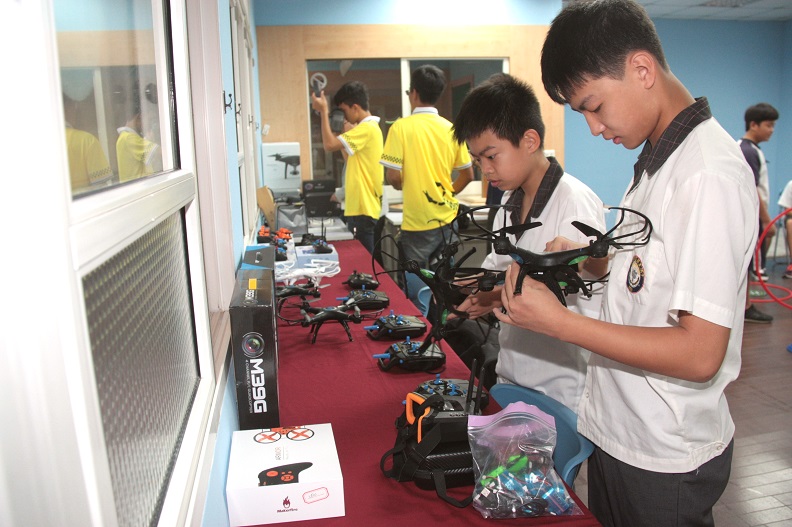 設置於國教輔導團無人載具體驗基地展示的無人機。