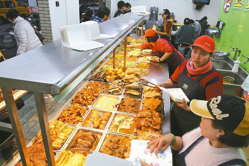 一碗湯麵就吃掉一天鹽分攝取量!營養師實測,這些食物都「鹽質爆表」_img_4