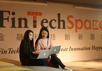 台新奪數位金融服務霸主 中信、國泰世華獲楷模獎