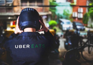 他們為何瘋狂到警察局排隊辦這一張證明？
