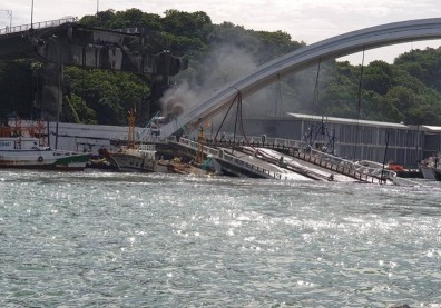 南方澳大橋瞬間斷裂 民眾氣憤：太離譜！像玩具一樣脆弱