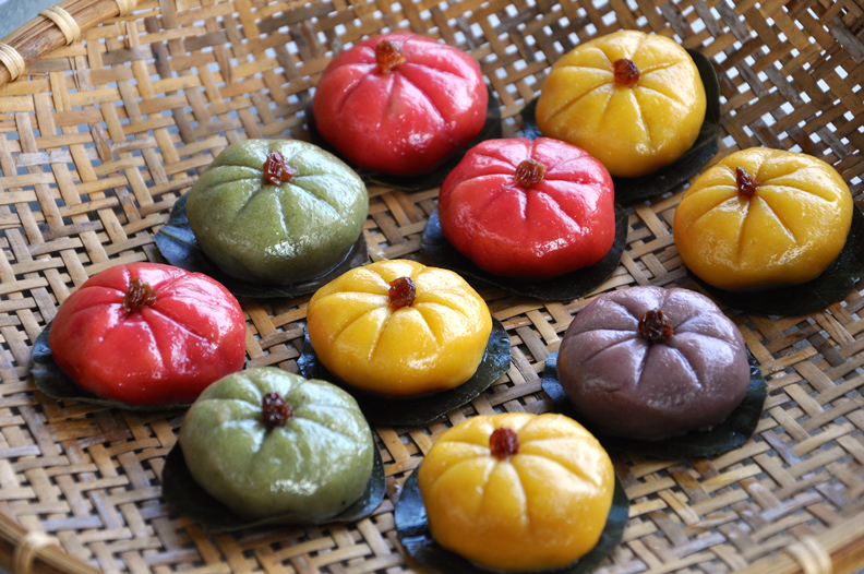 具有討喜特色顏色的古早味金瓜粿,是到了澎湖一定要品嘗的在地小吃之一。