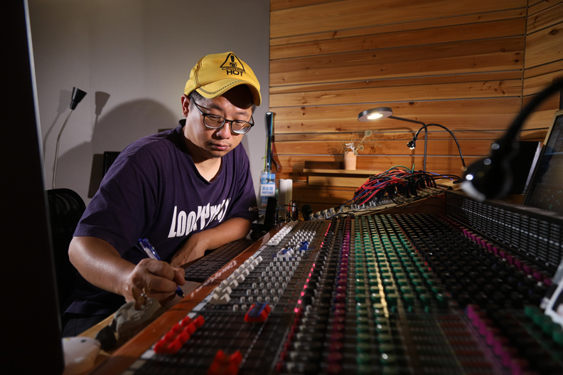 柯智豪表示,本次全運會的開幕典禮,希望能夠在音樂上呈現桃園多元族群融合的特色,並呼應到全運會選手從各地到桃園匯首切磋的特色。