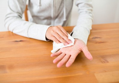 手汗流個不停...什麼是多汗症？要看哪一科？