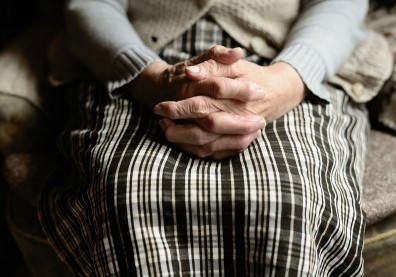 喪禮上的一雙襪子：「不要再等永遠不會來的兒子」