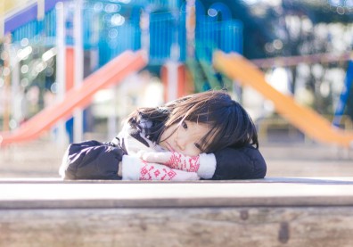 失去與自己或他人溫暖連結的能力？別再對孩子說：沒那麼嚴重啦！