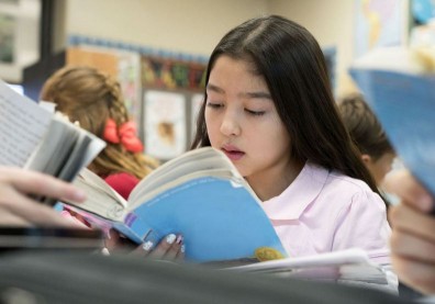 用iPad上課太容易分心！澳洲學校決定找回紙本教科書