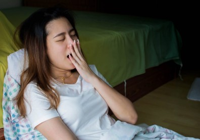 年輕女性更容易「慢性疲勞」，3 種中藥草茶搭配規律運動有助紓壓
